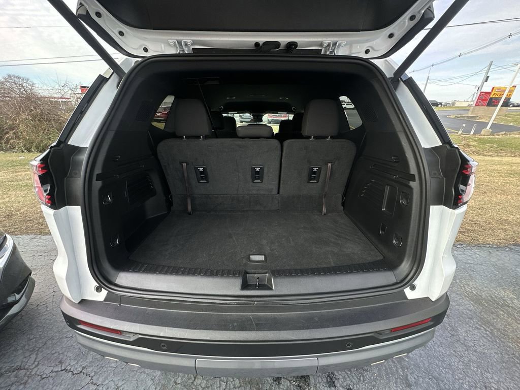 Used 2025 GMC Acadia Elevation image 24