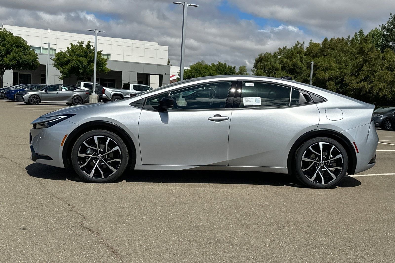 New 2026 Toyota Prius Plug-In Hybrid FWD image 9