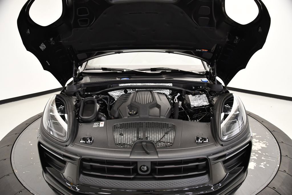 Used 2025 Porsche Macan image 11
