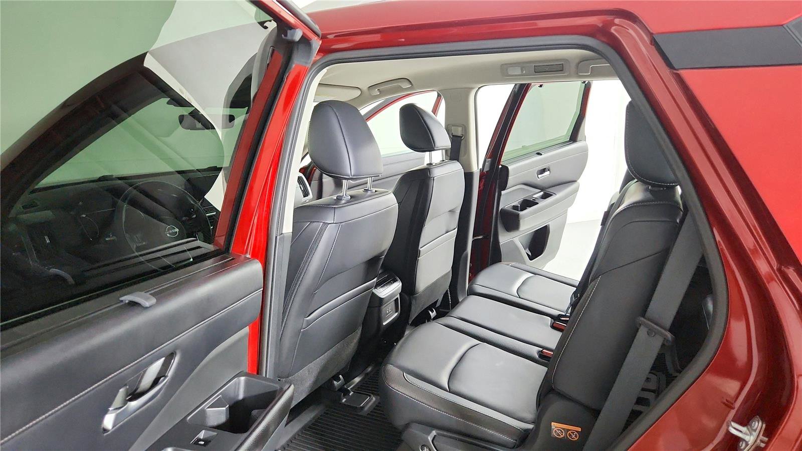 Used 2023 Nissan Pathfinder SL AWD/4WD image 15