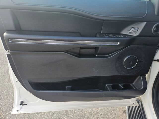 Used 2018 Ford Expedition XLT w/ Equipment Group 202A AWD/4WD image 10