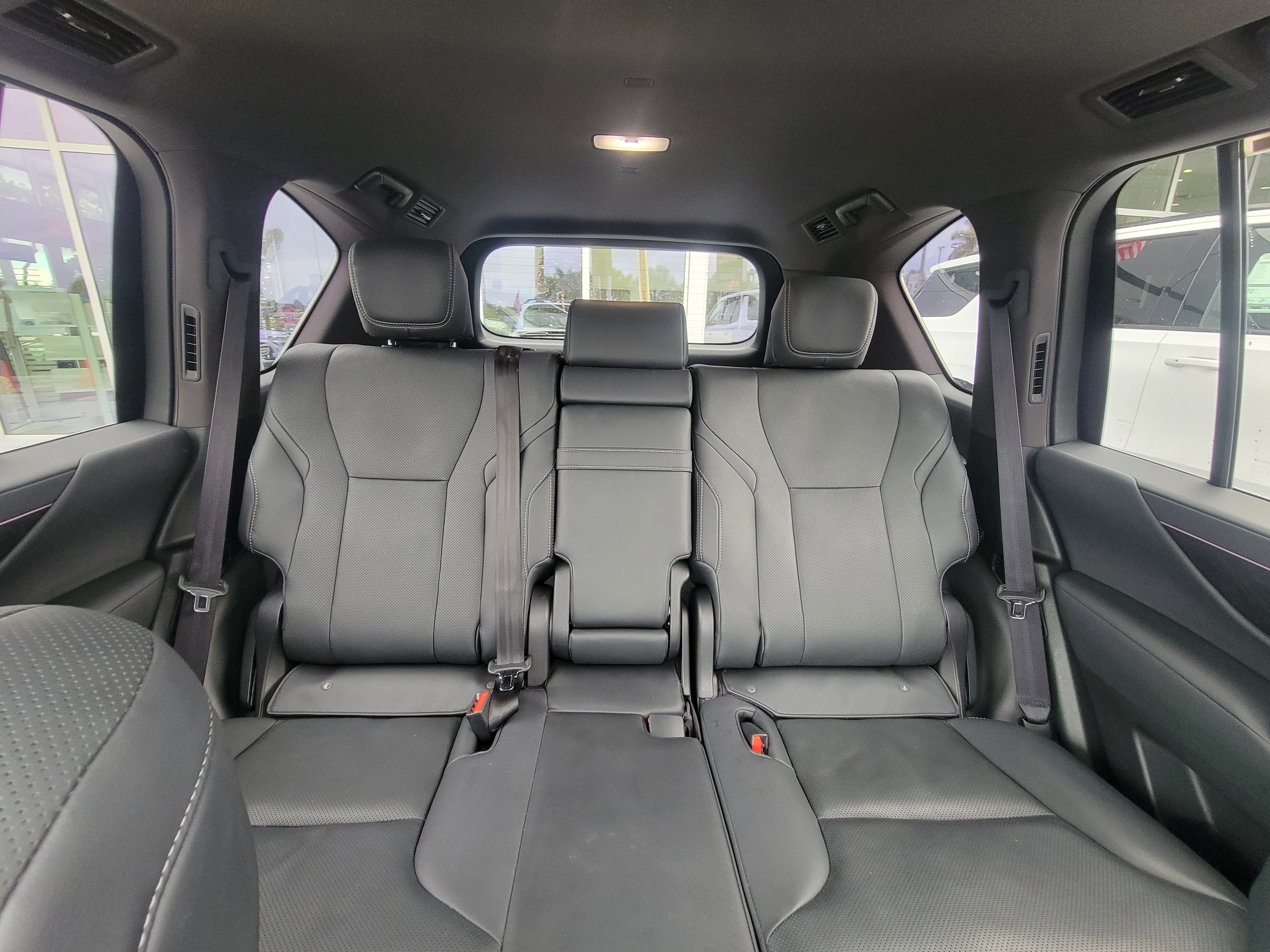 Used 2024 Lexus LX 600 LX 600 Premium 4WD image 17