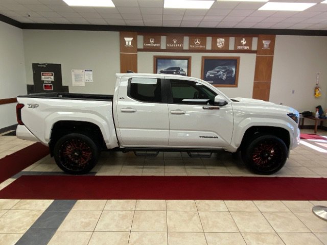 Used 2024 Toyota Tacoma TRD Sport w/ TRD Sport Upgrade Package image 4