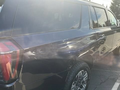 Used 2025 Chevrolet Suburban Z71 AWD/4WD image 4