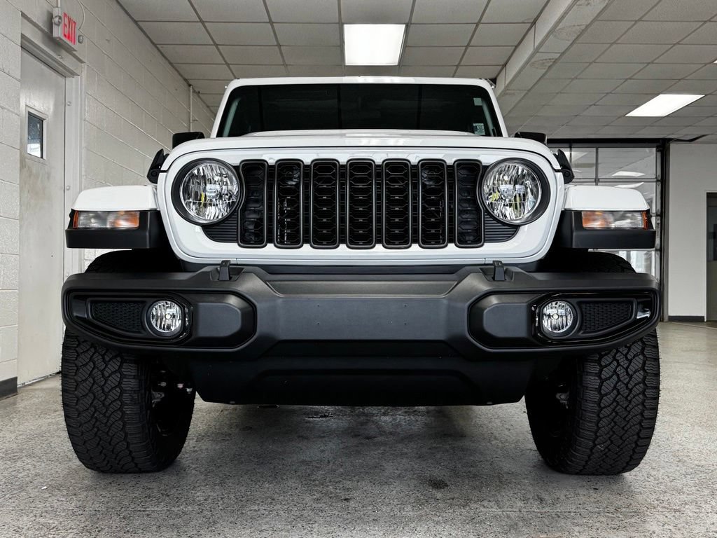 Used 2024 Jeep Gladiator Sport AWD/4WD image 3
