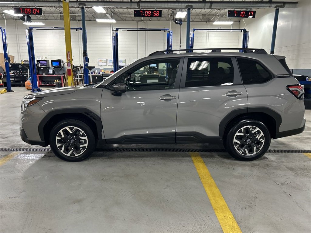 Used 2025 Subaru Forester Premium image 5
