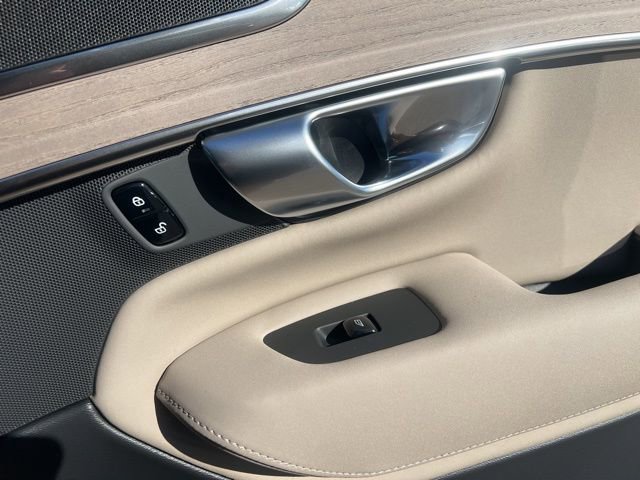 New 2026 Volvo XC90 B5 Core image 33