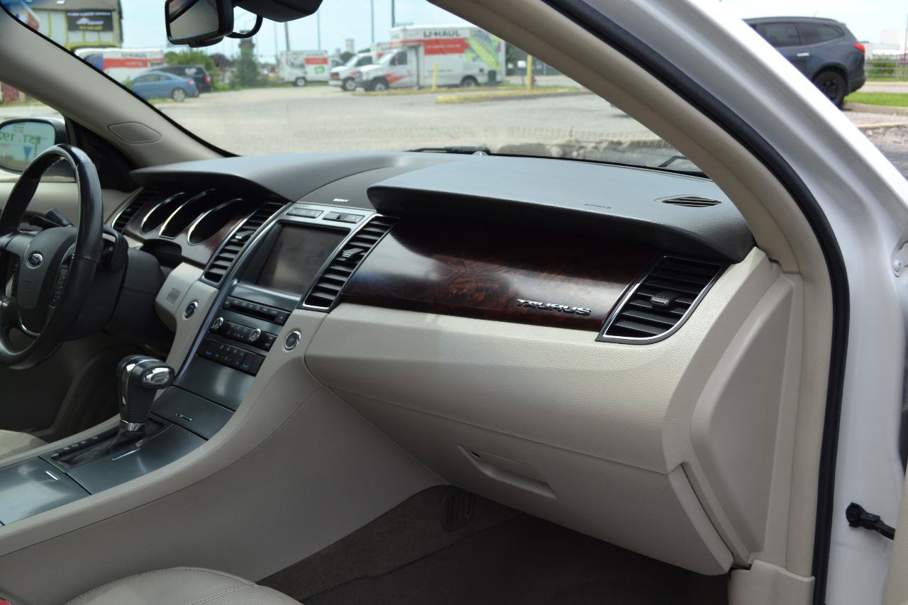Used 2010 Ford Taurus Limited AWD/4WD image 34