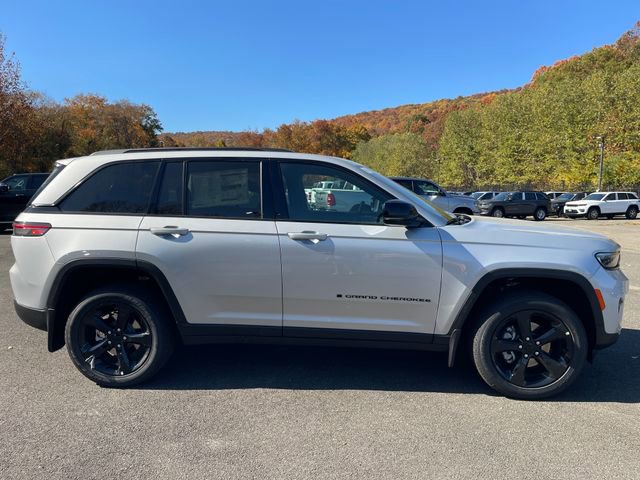 New 2025 Jeep Grand Cherokee Altitude image 8