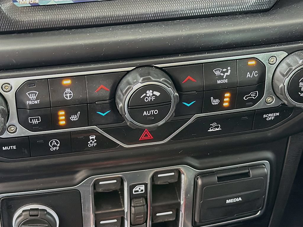 Used 2021 Jeep Wrangler Unlimited Sahara w/ Uconnect 4C Nav & Sound Group AWD/4WD image 39