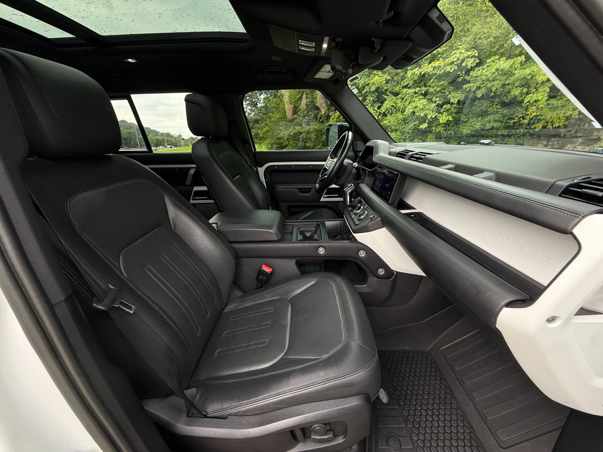 Used 2021 Land Rover Defender 110 X-Dynamic HSE AWD/4WD image 16