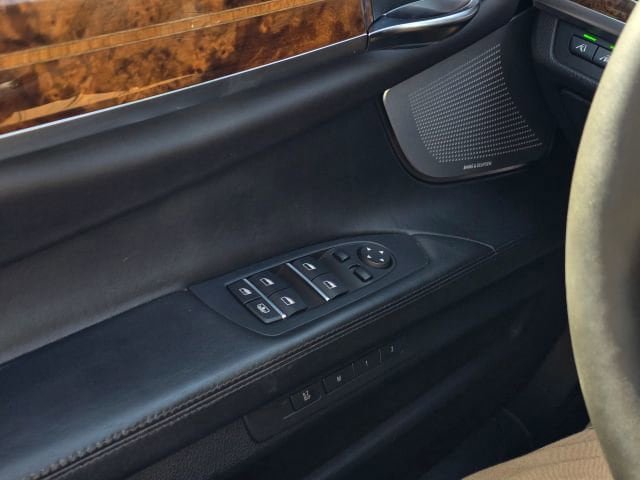 Used 2013 BMW 750Li xDrive AWD/4WD image 32