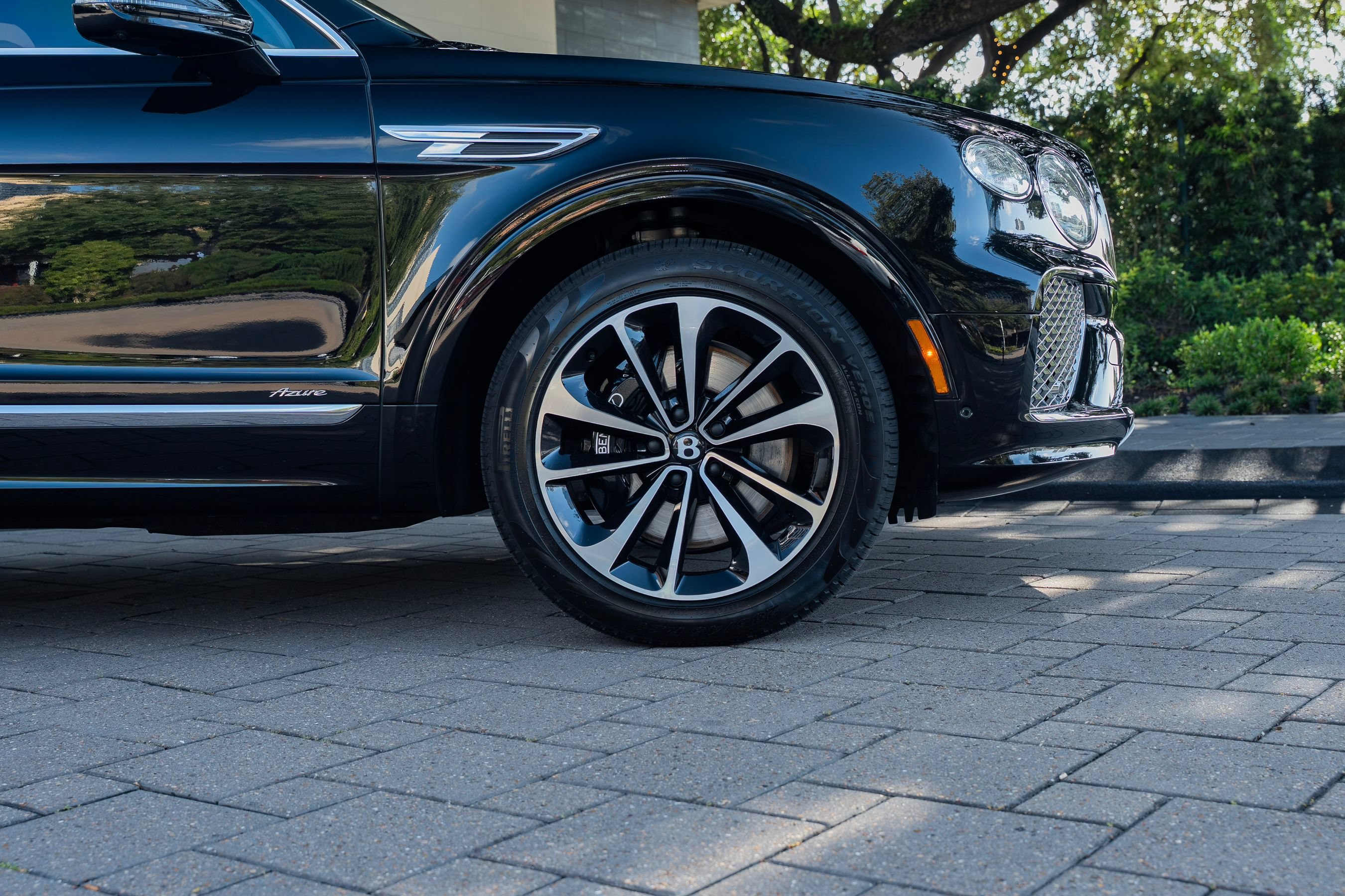 Certified 2025 Bentley Bentayga Extended Wheelbase AWD/4WD image 6
