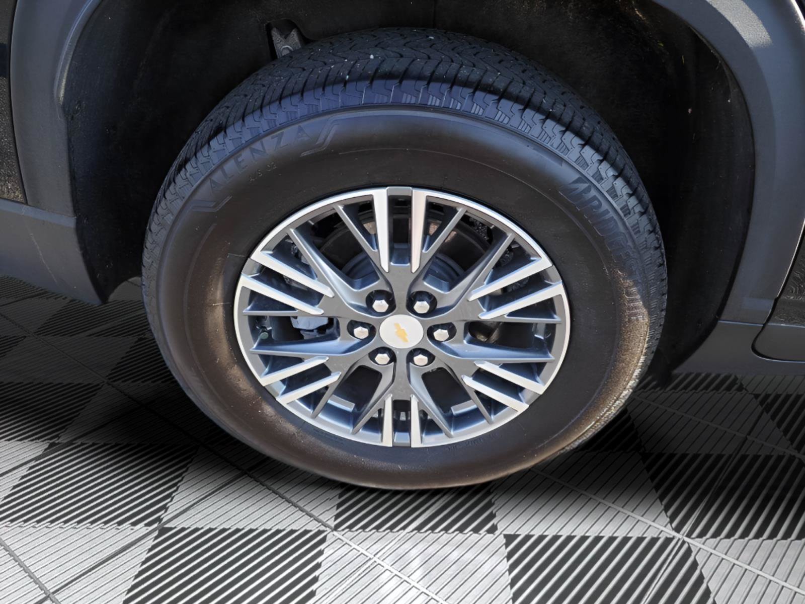 Used 2024 Chevrolet Traverse LS AWD/4WD image 35