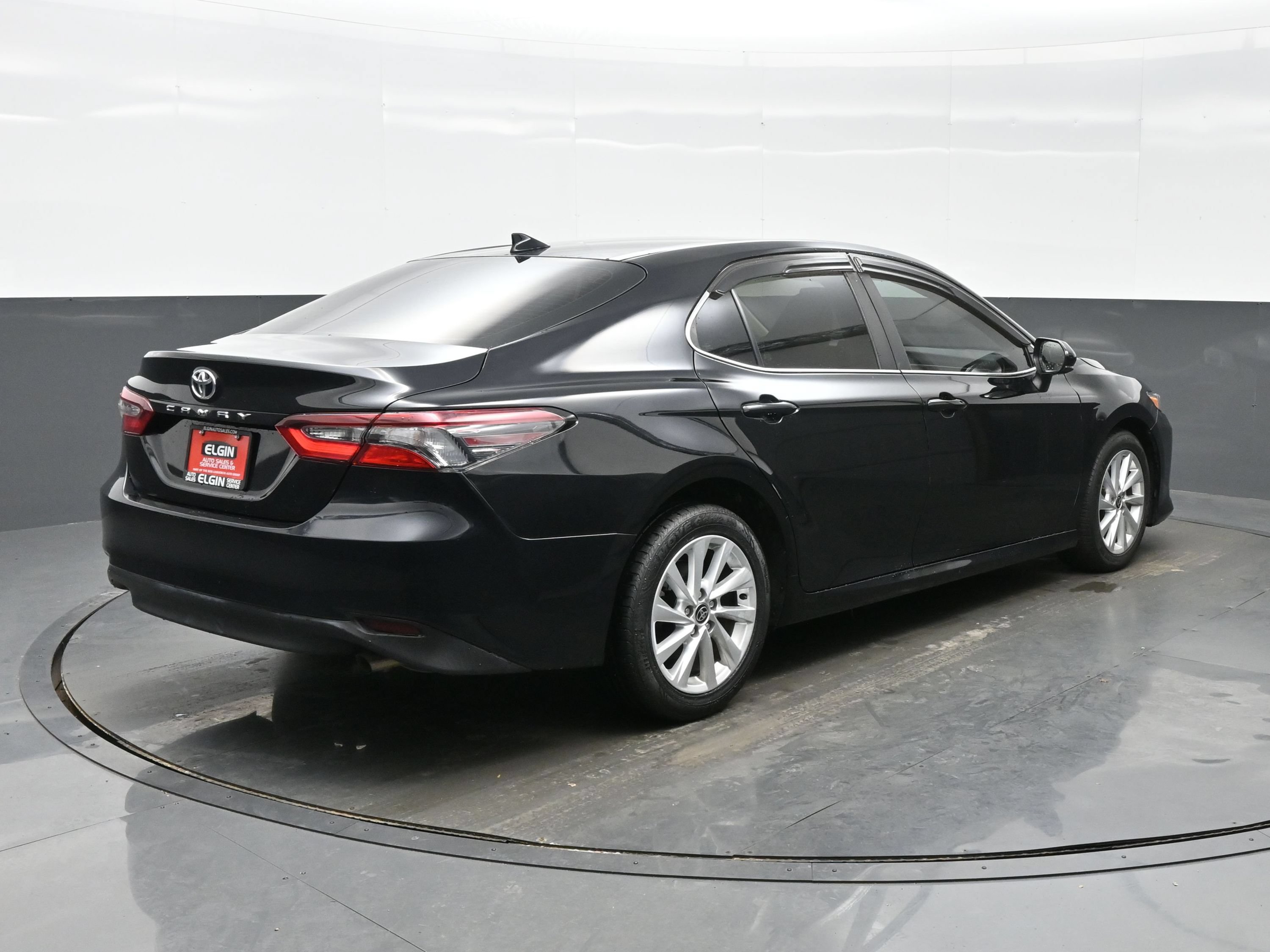 Used 2021 Toyota Camry LE FWD image 6