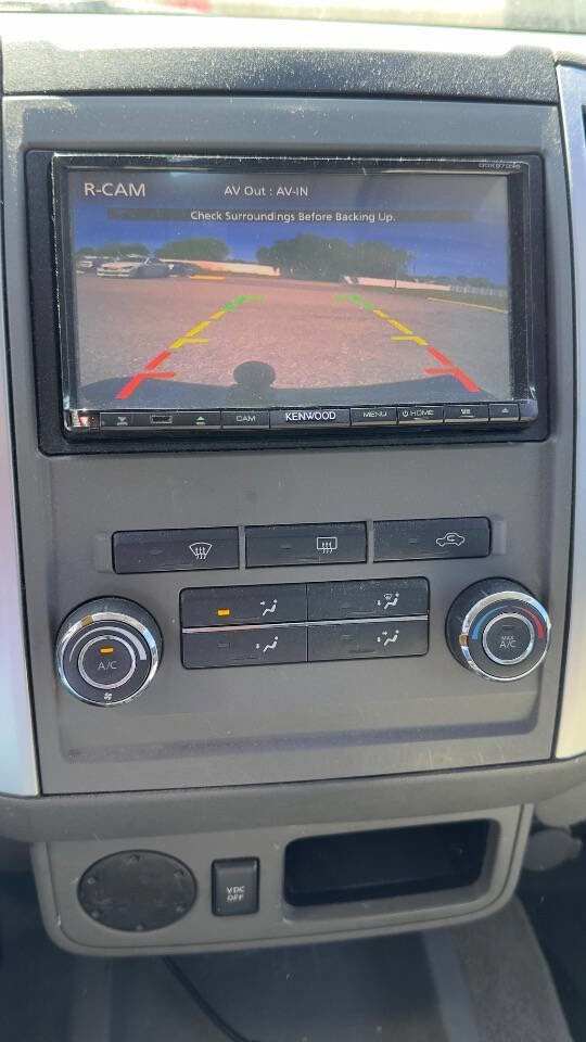 Used 2010 Nissan Frontier SE image 16