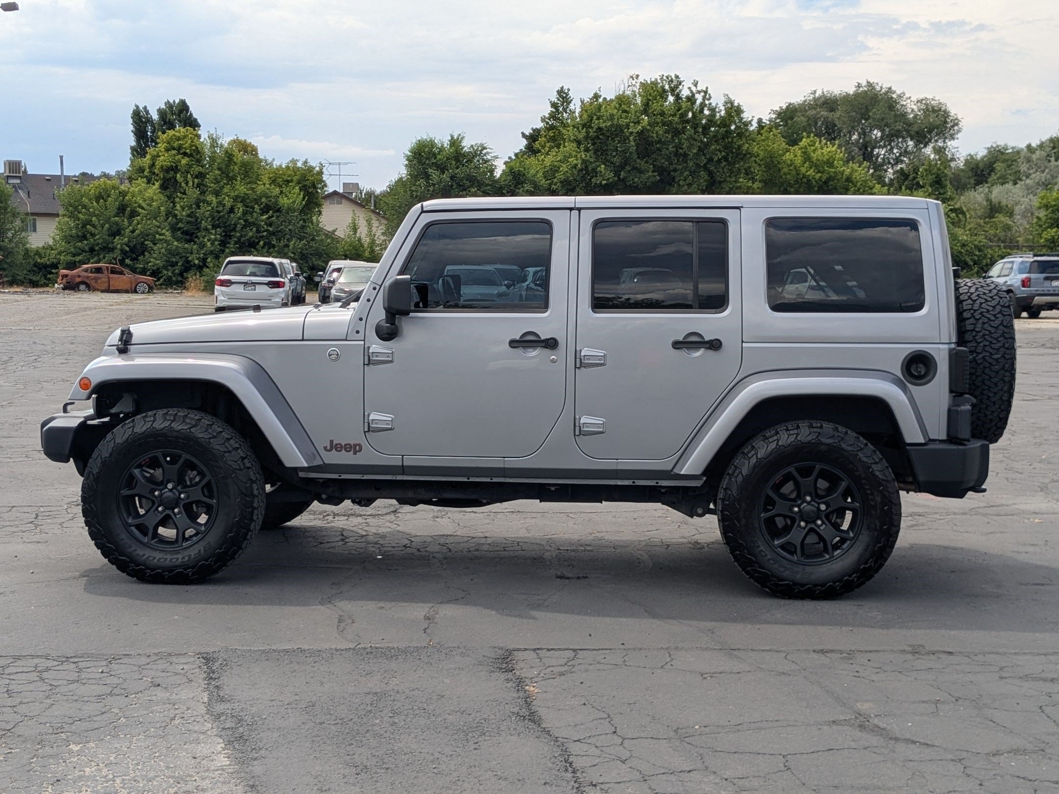 Used 2014 Jeep Wrangler Unlimited Sahara w/ Max Tow Package AWD/4WD image 9