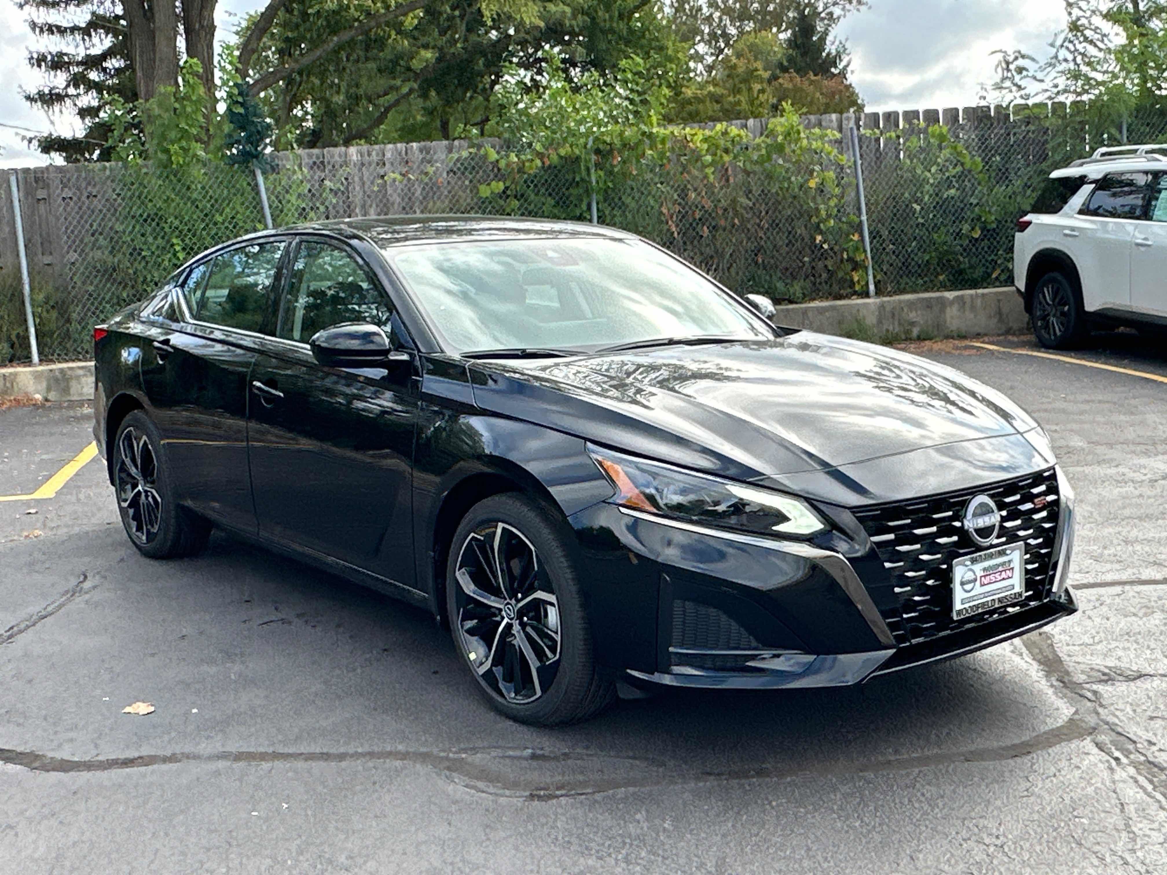 New 2025 Nissan Altima 2.5 SR w/ SR Premium Package image 3