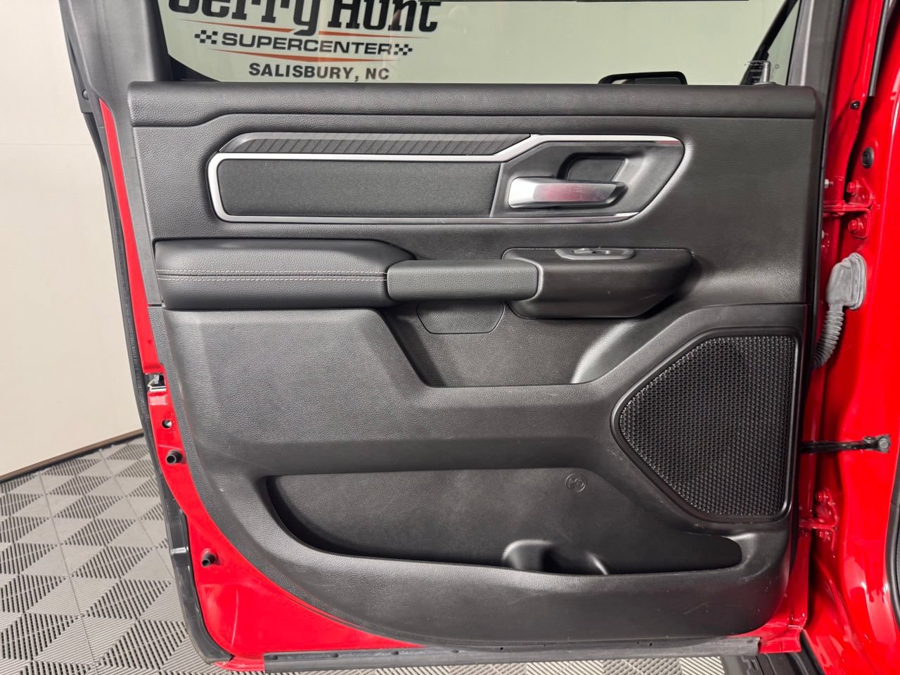 Used 2025 RAM 1500 Big Horn AWD/4WD image 32