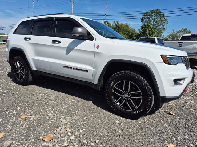 Used 2017 Jeep Grand Cherokee Trailhawk w/ Trailhawk Luxury Group AWD/4WD image 2
