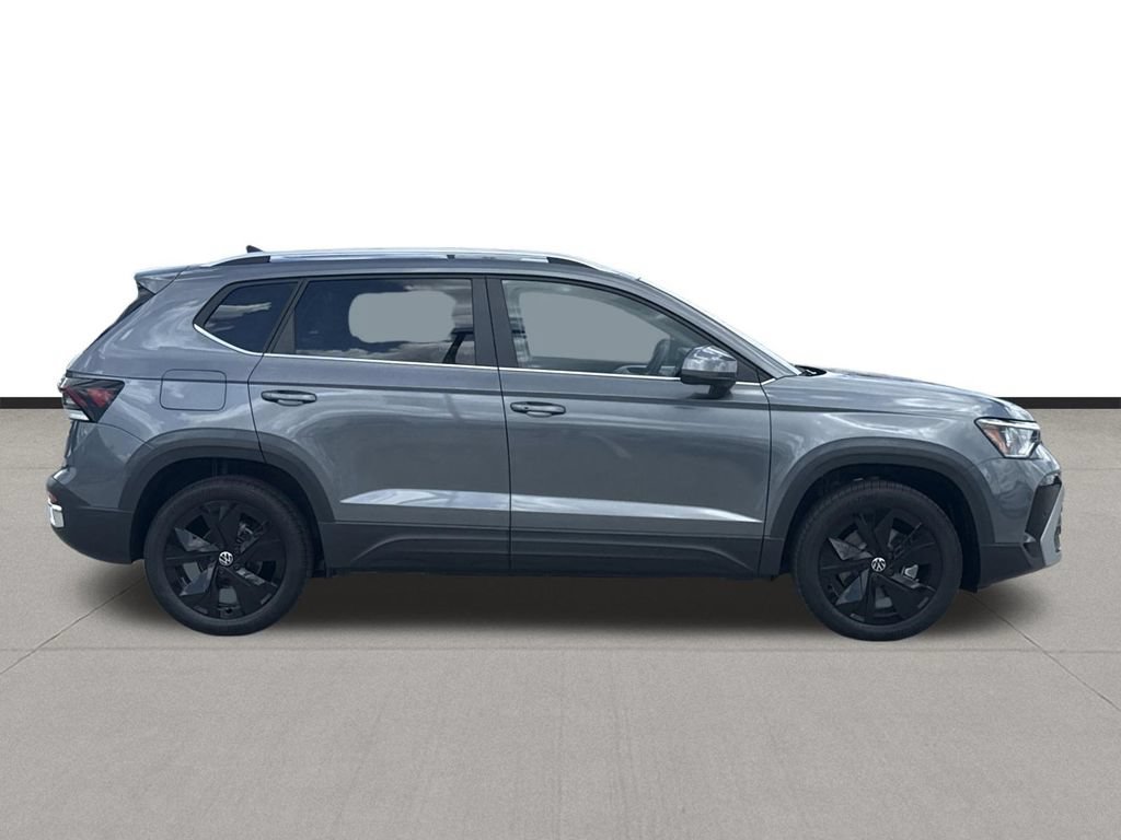 New 2026 Volkswagen Taos SE FWD image 4