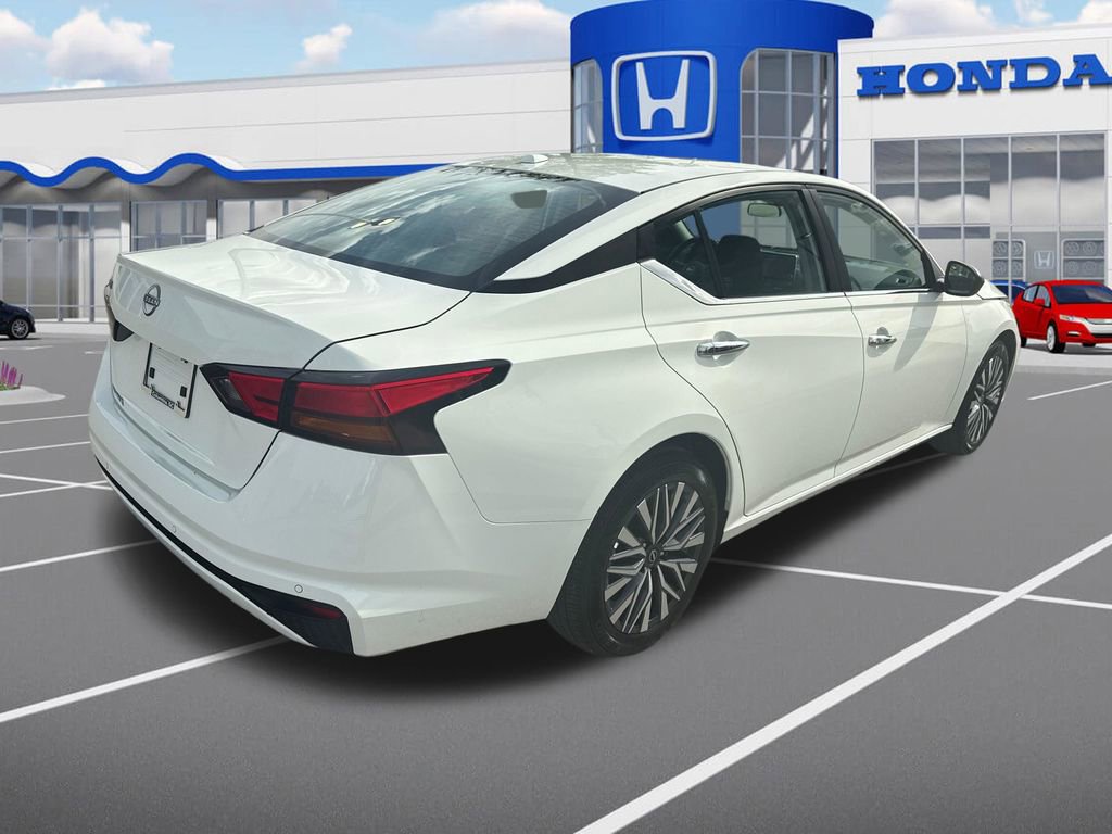 Used 2025 Nissan Altima 2.5 SV image 9