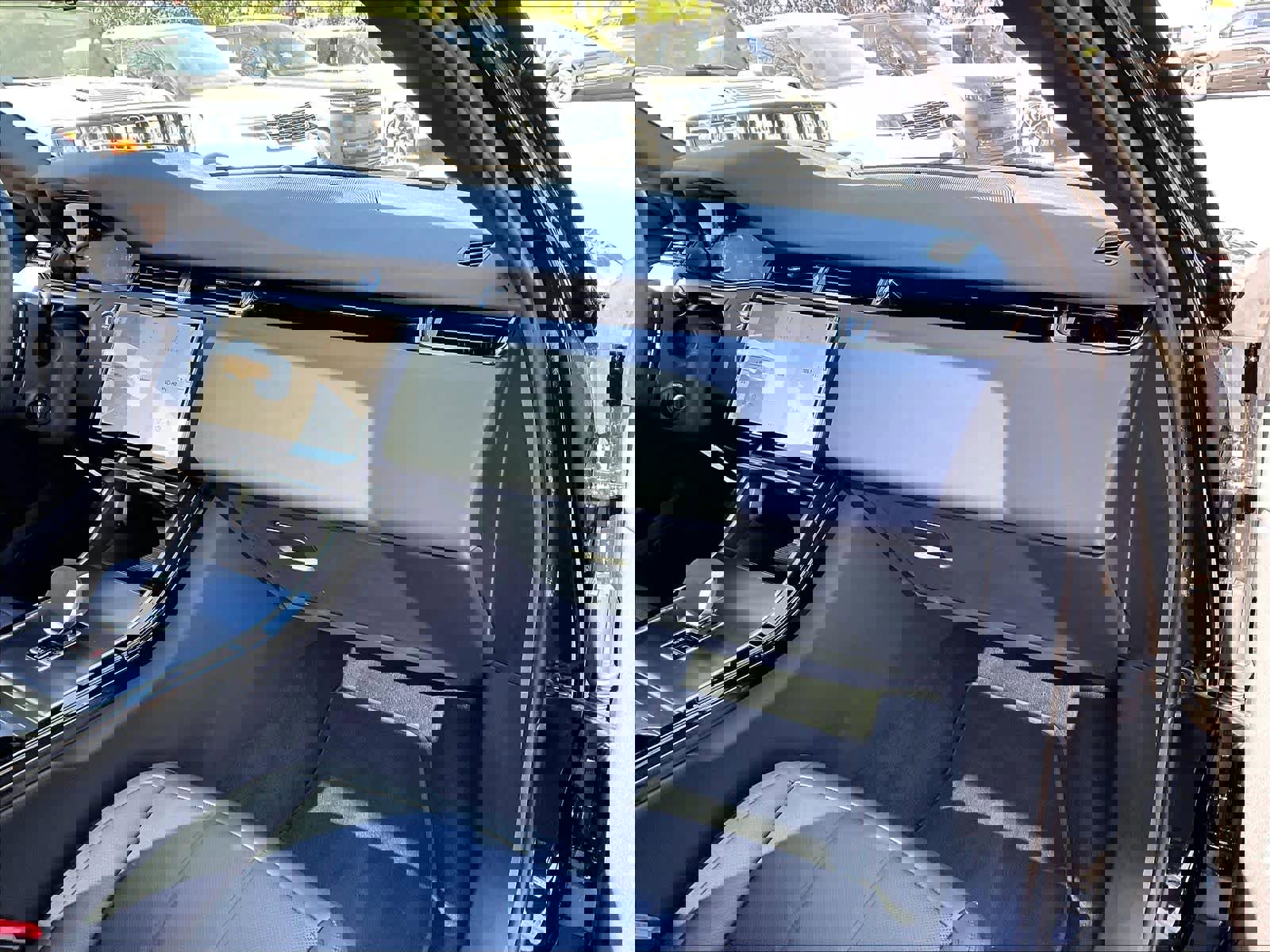 Used 2026 Land Rover Range Rover Evoque Dynamic SE image 17