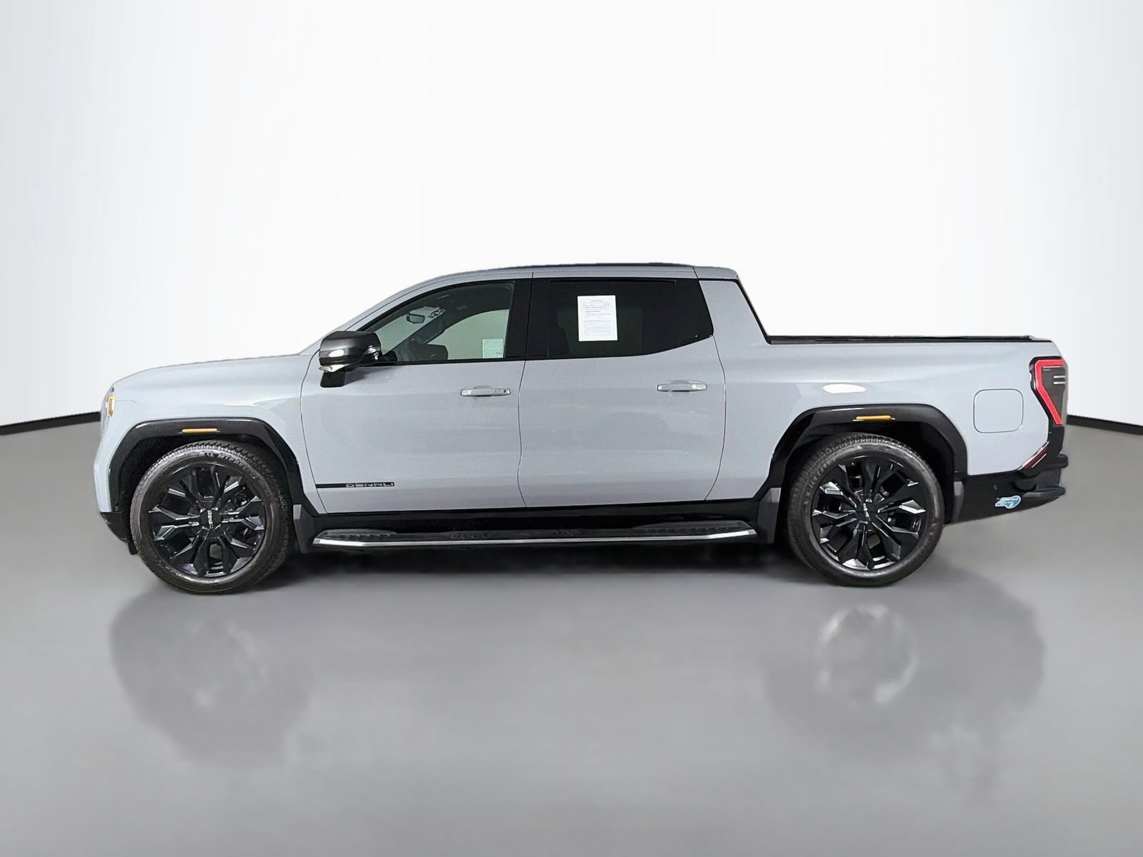 Used 2025 GMC Sierra EV Denali AWD/4WD image 4