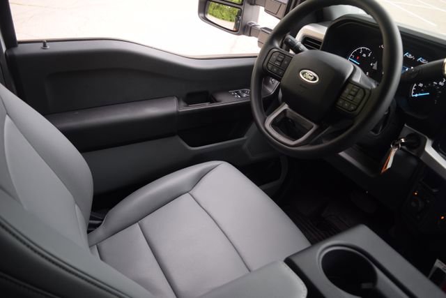 New 2025 Ford F550 4x4 Regular Cab Super Duty image 2