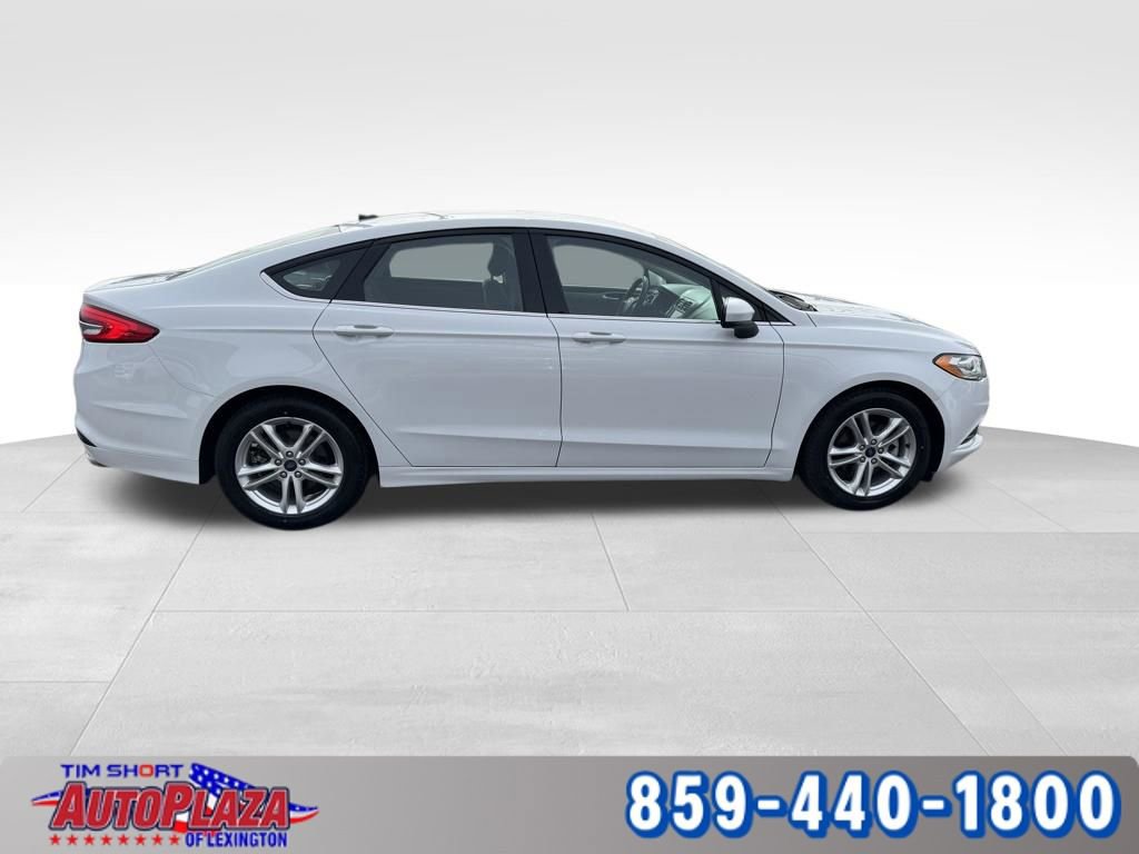 Used 2018 Ford Fusion SE w/ Fusion SE Technology Package image 6