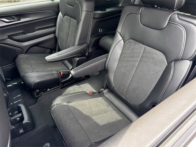 New 2025 Jeep Grand Cherokee L Altitude image 28