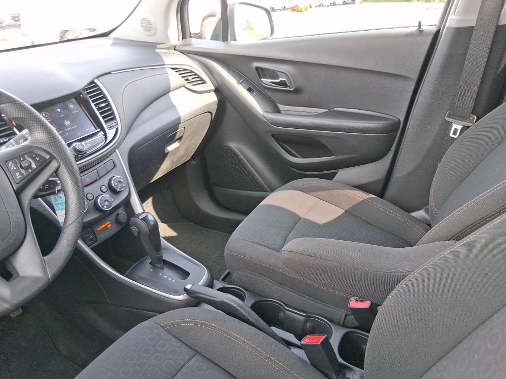 Used 2022 Chevrolet Trax LS w/ Tint and Cruise Package AWD/4WD image 21