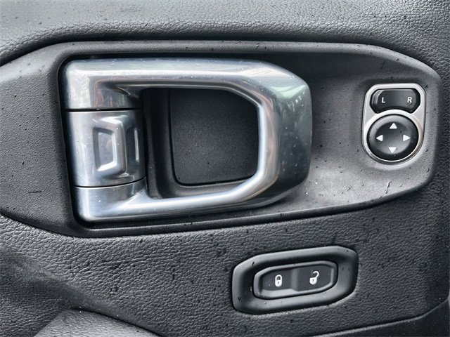 Used 2022 Jeep Wrangler Unlimited Rubicon w/ Cold Weather Group image 23