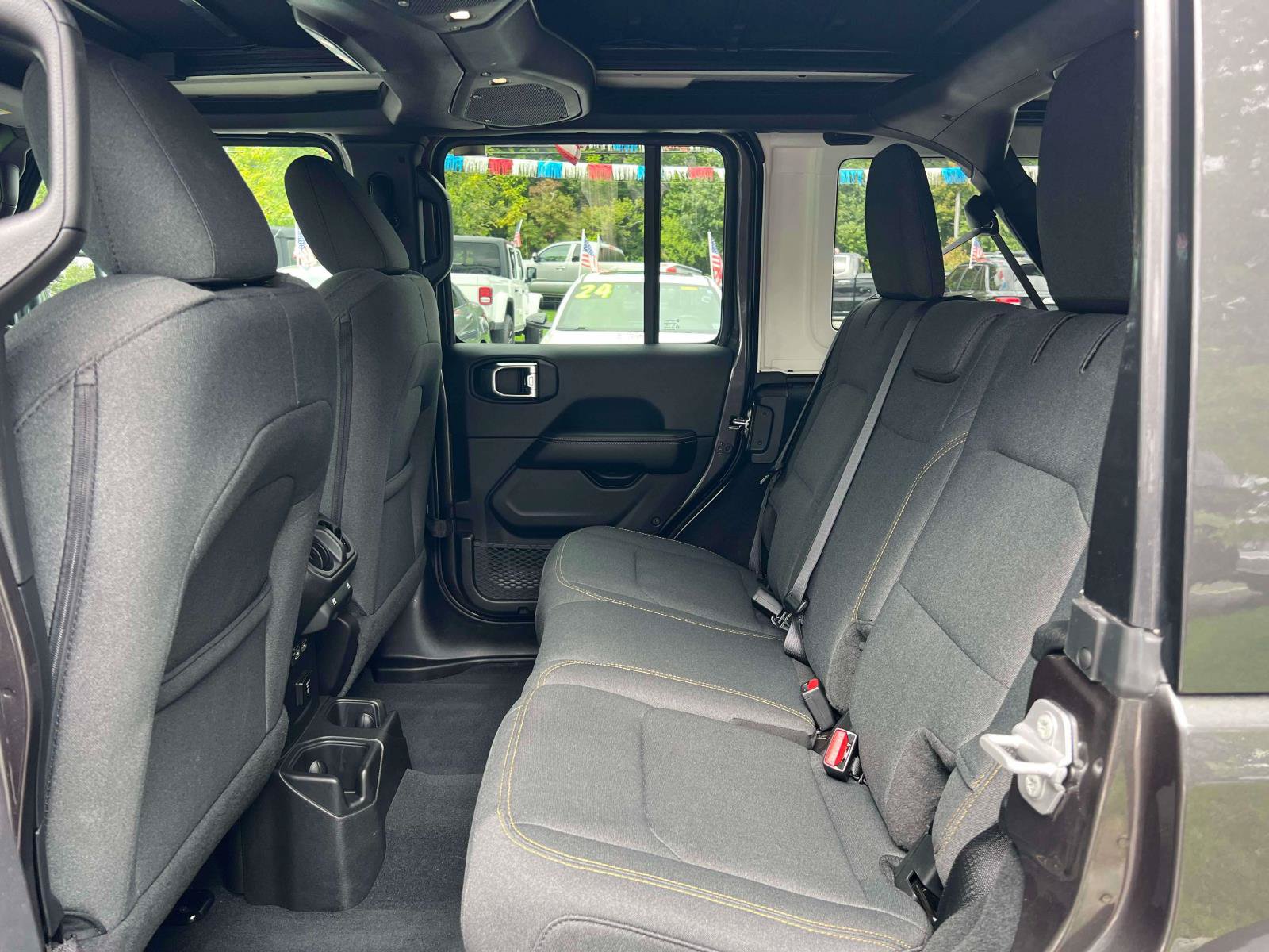 Used 2026 Jeep Wrangler Unlimited Sahara AWD/4WD image 17