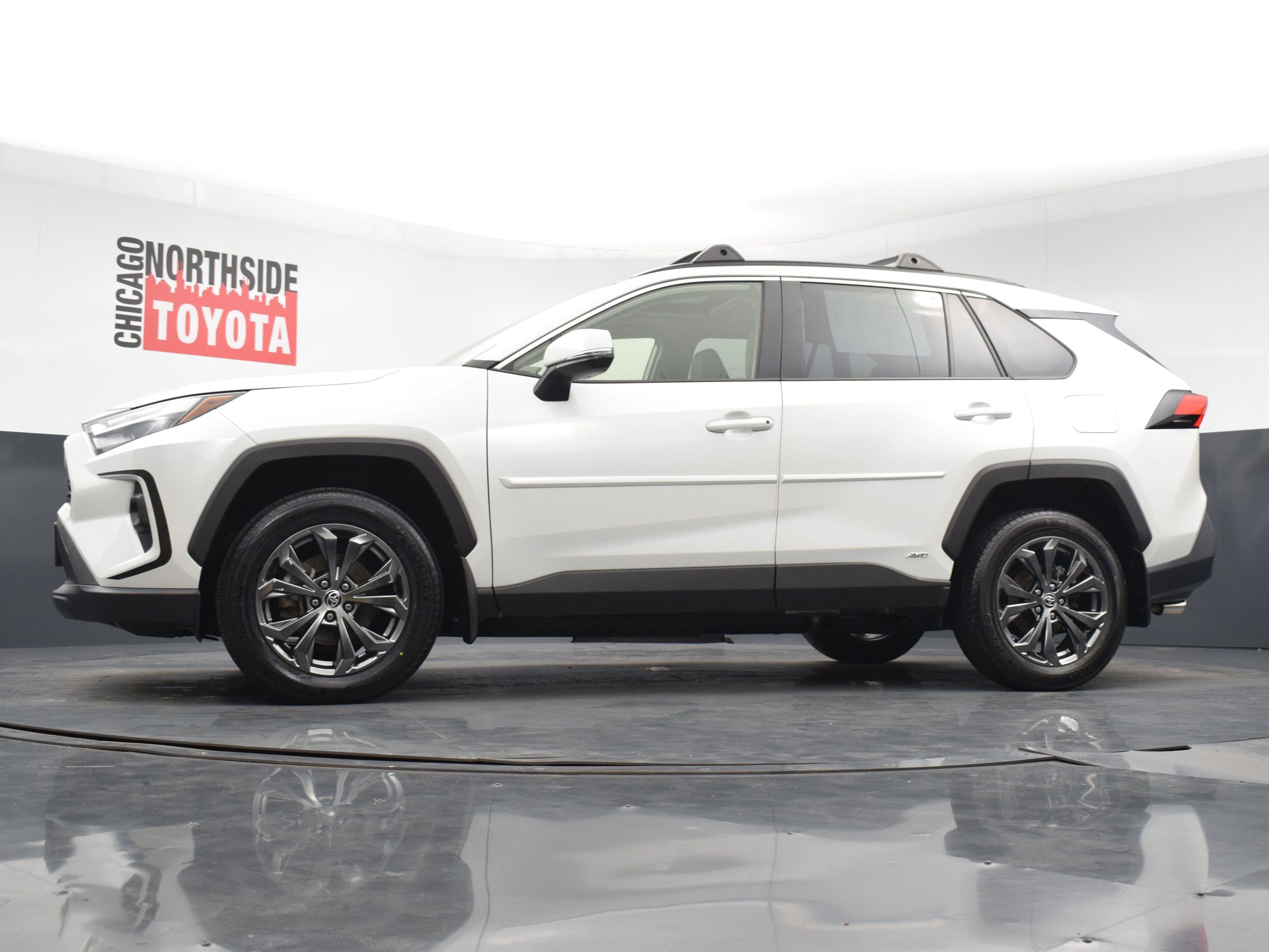 Used 2023 Toyota RAV4 XLE Premium image 28
