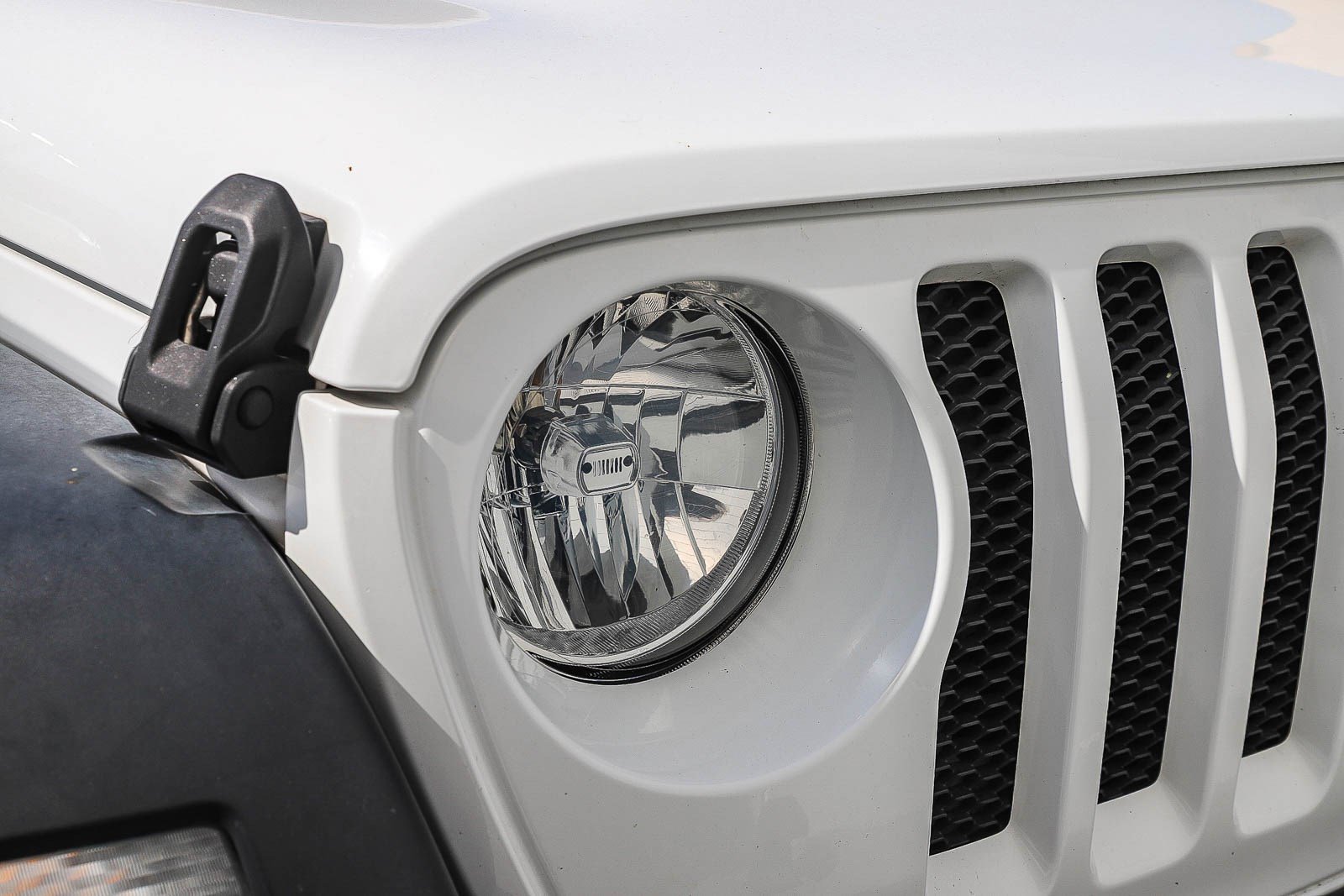 Used 2018 Jeep Wrangler Unlimited Sport S image 3