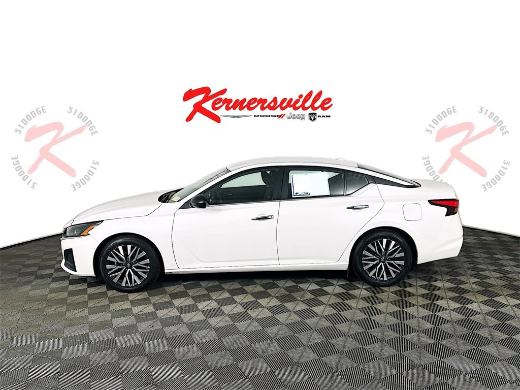 Used 2024 Nissan Altima 2.5 SV image 4