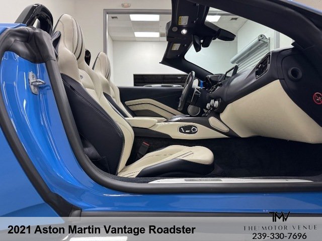Used 2021 Aston Martin V8 Vantage Roadster RWD image 27