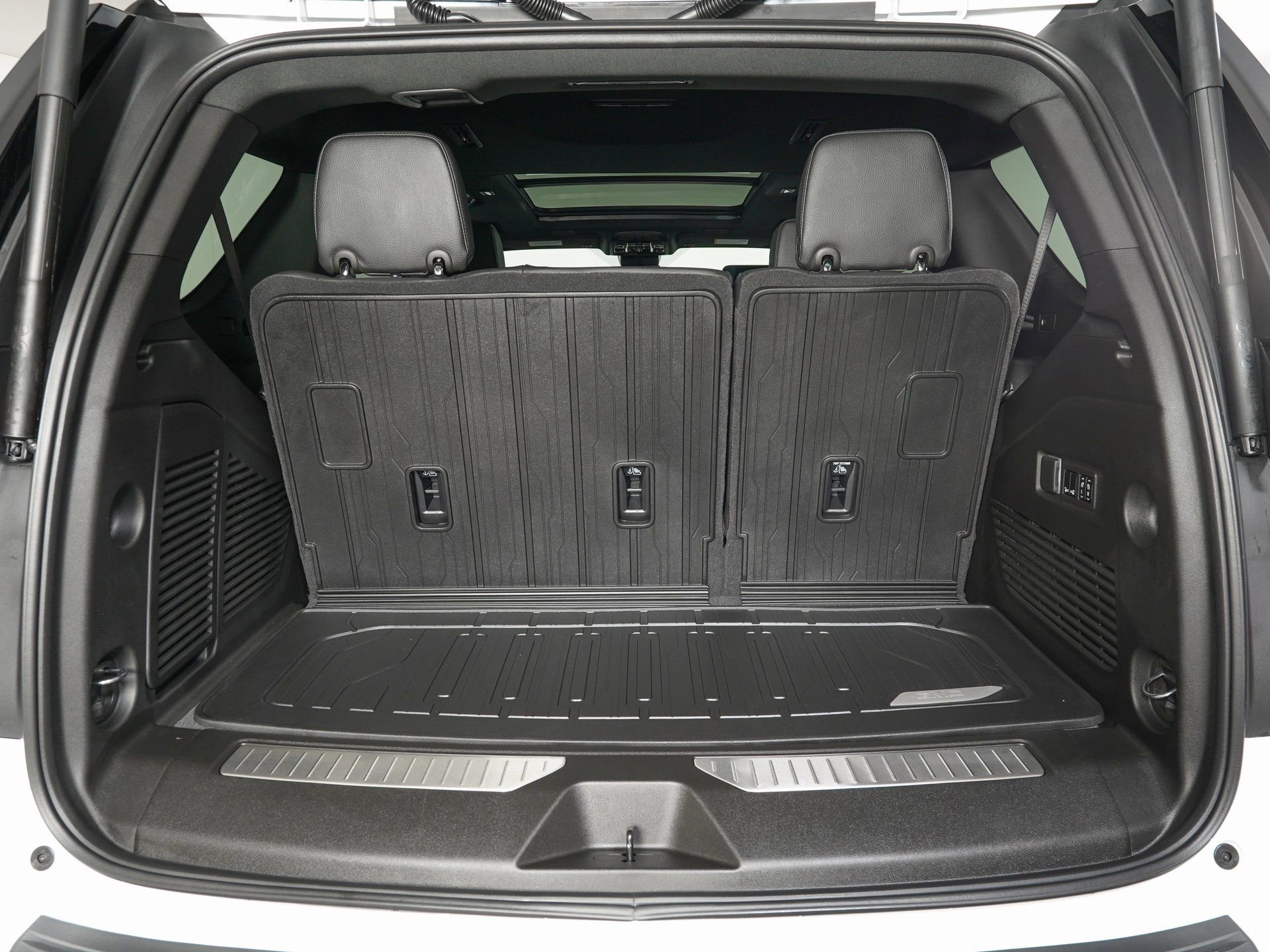 Used 2026 GMC Yukon Denali w/ Advanced Technology Package image 13