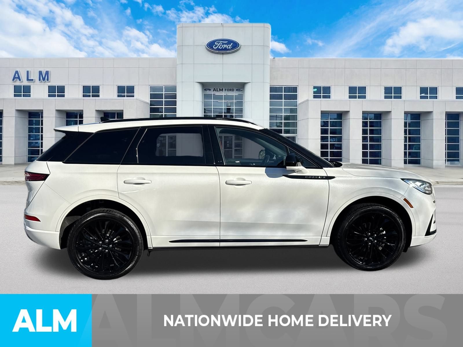 Used 2024 Lincoln Corsair Reserve w/ Jet Appearance Package AWD/4WD image 4