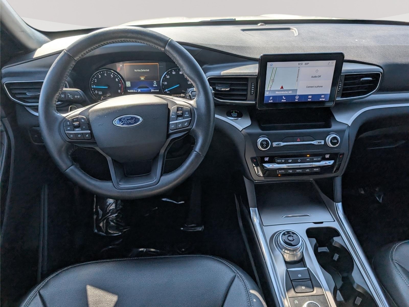 Used 2020 Ford Explorer XLT w/ Equipment Group 202A AWD/4WD image 18