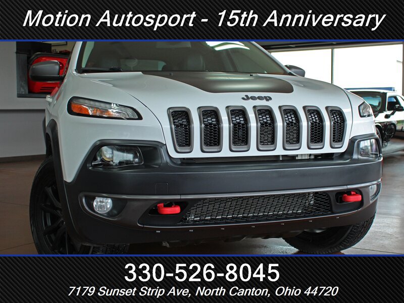 Used 2017 Jeep Cherokee Trailhawk AWD/4WD image 43