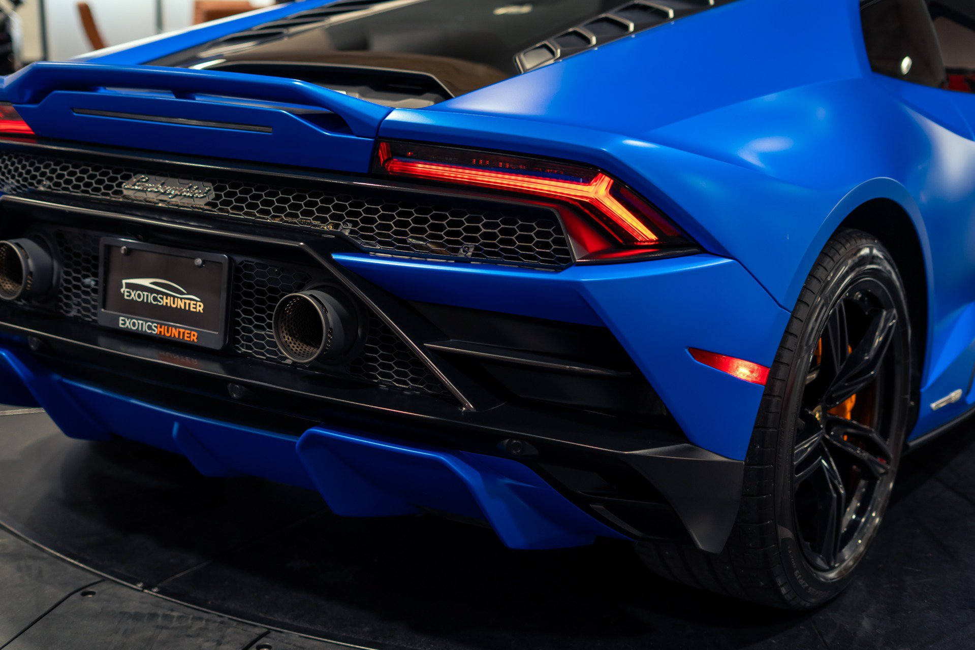 Used 2020 Lamborghini Huracan EVO RWD image 5