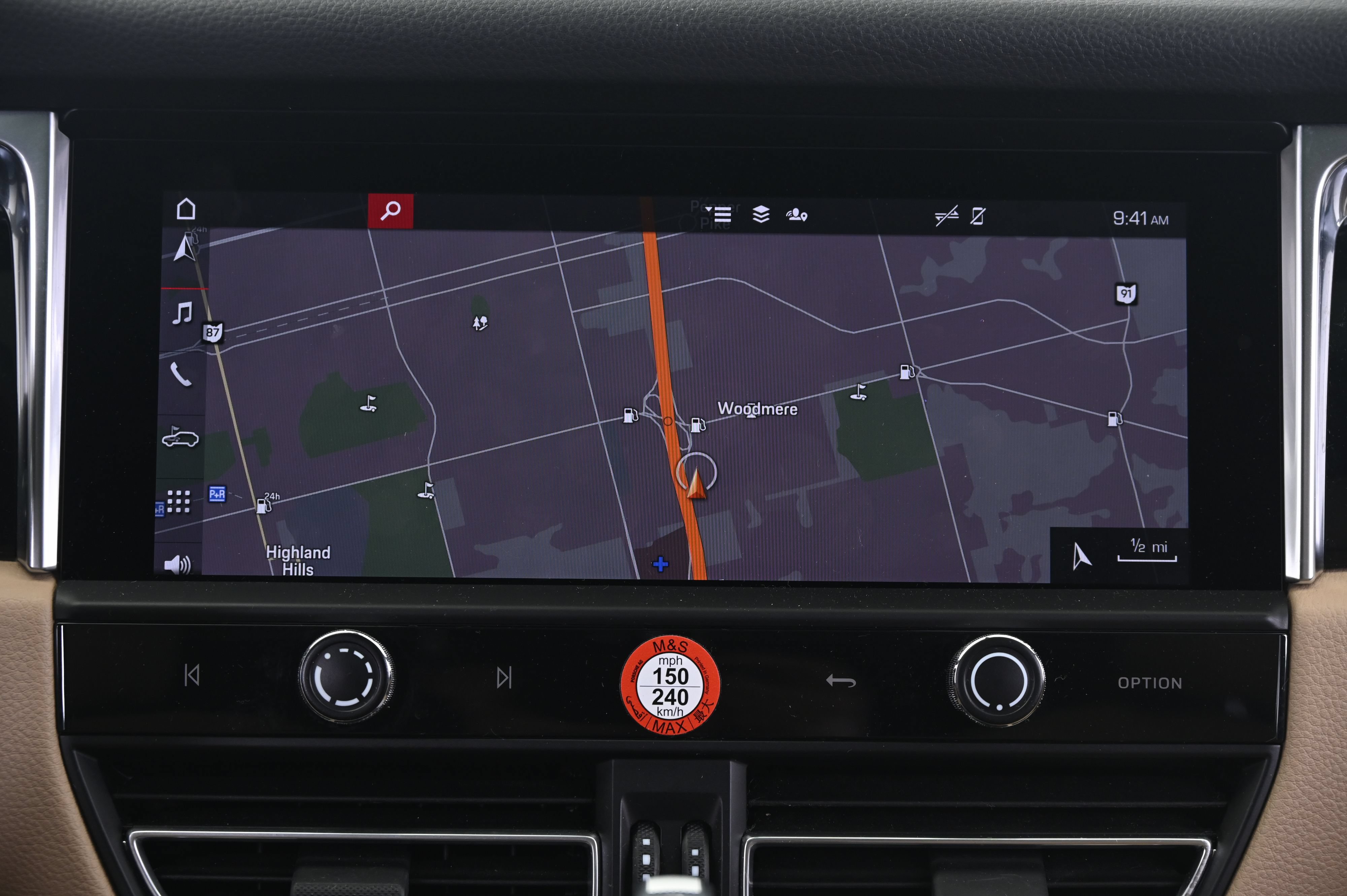 Certified 2022 Porsche Macan AWD/4WD image 33