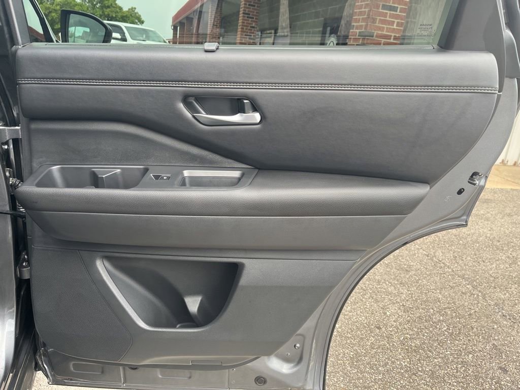 Used 2025 Nissan Pathfinder Platinum w/ Cargo Package image 29