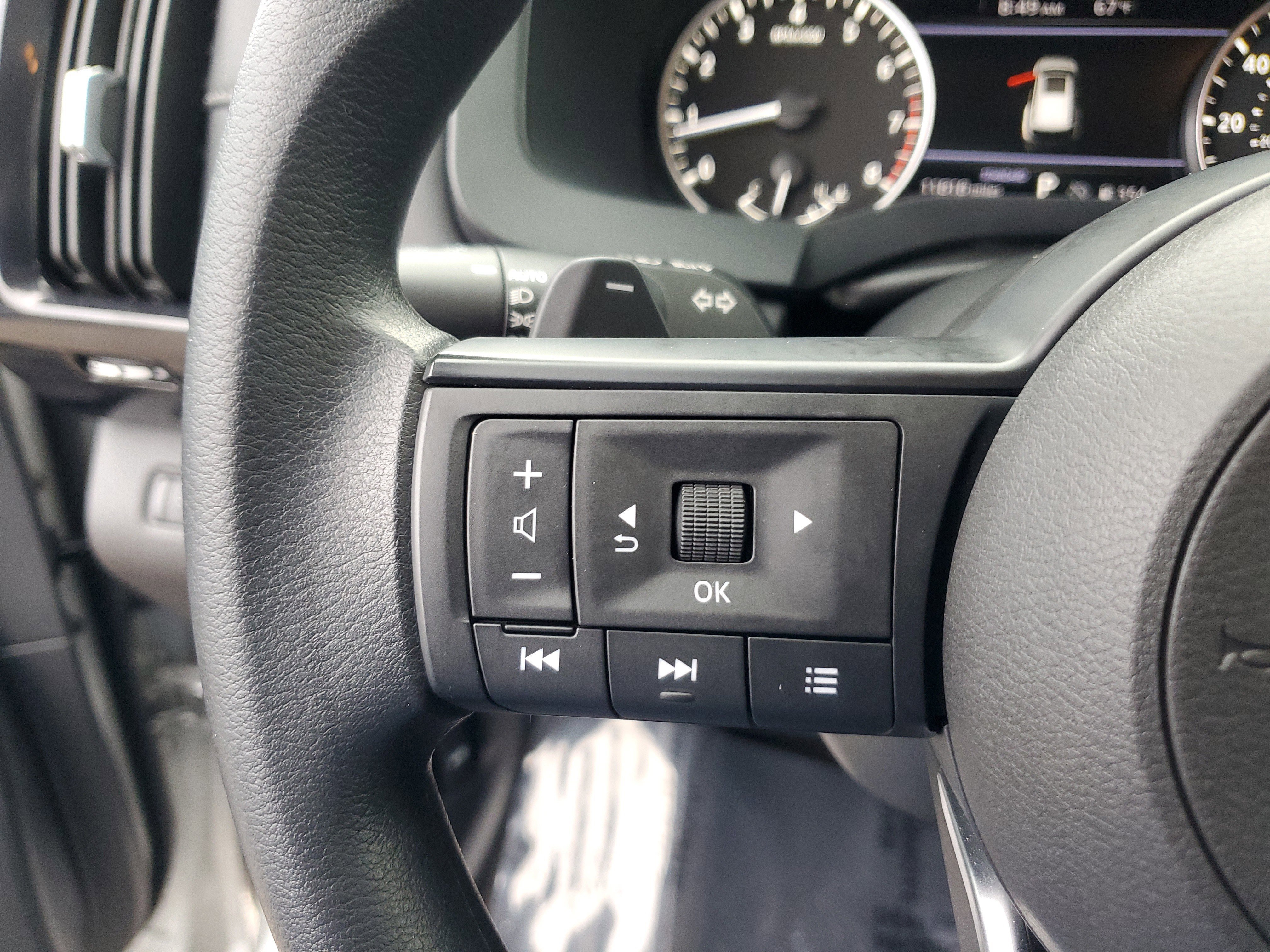 Used 2024 Nissan Pathfinder S image 20