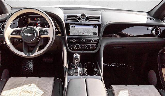 Used 2023 Bentley Bentayga image 24