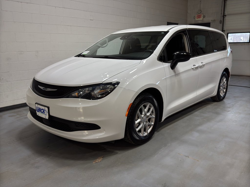 Used 2024 Chrysler Voyager LX image 40