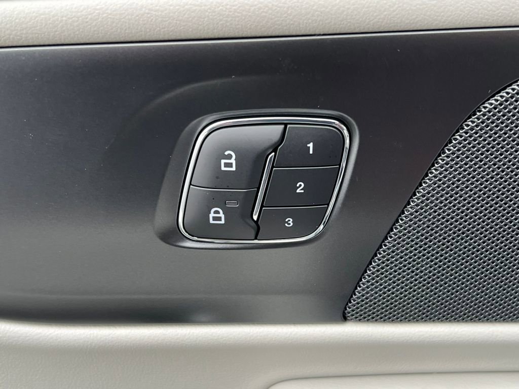 New 2026 Lincoln Nautilus Premier AWD/4WD image 14