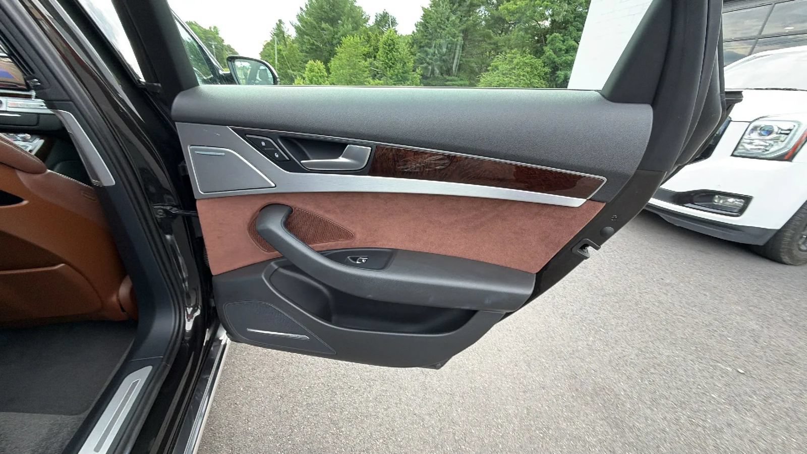 Used 2013 Audi A8 3.0T w/ Convenience Pkg AWD/4WD image 42